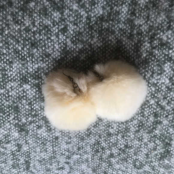 fluffy cream/white earrings - Picture 2 of 2